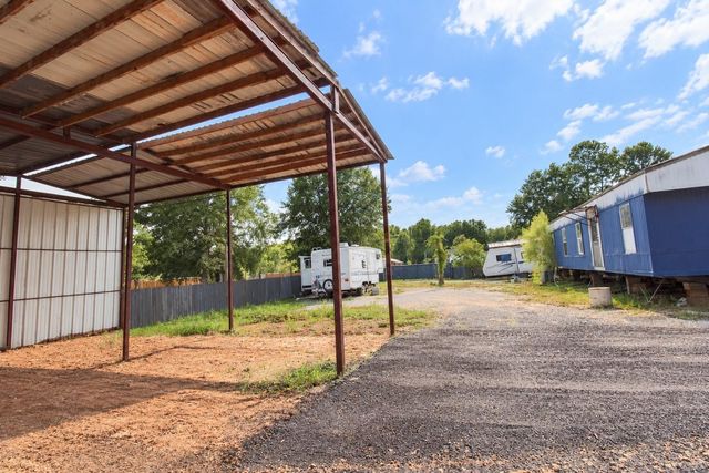 282 County Road 3406, Cleveland, TX 77327