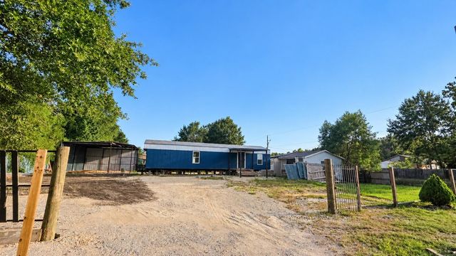 282 County Road 3406, Cleveland, TX 77327