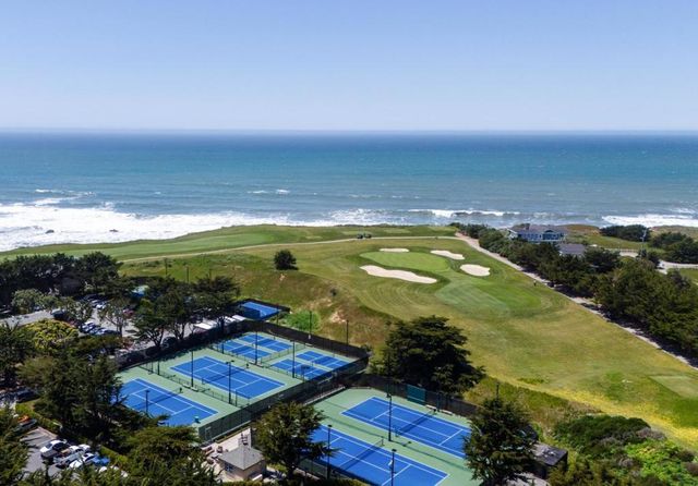 11 Fairway Place, Half Moon Bay, CA 94019