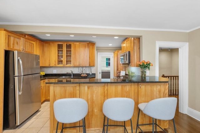 29 Sacramento St 2, Cambridge, MA 02138