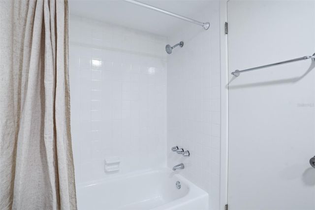 5095 BAY STREET NE 210, St Petersburg, FL 33703