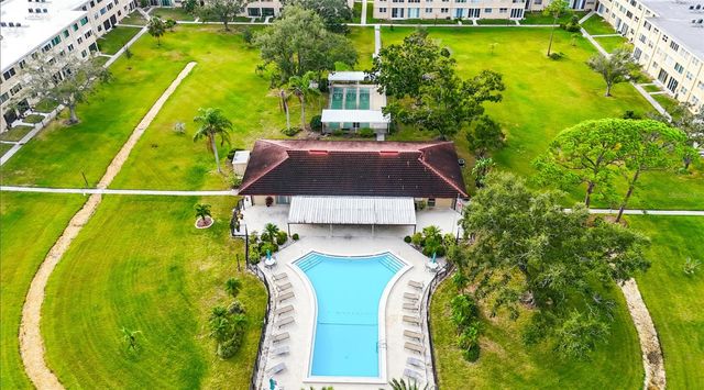 5095 BAY STREET NE 210, St Petersburg, FL 33703