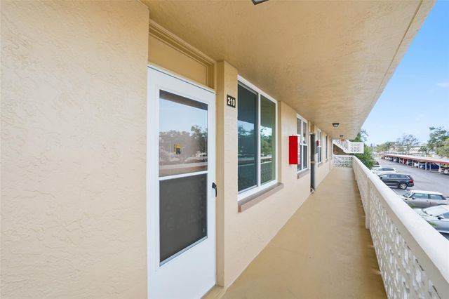 5095 BAY STREET NE 210, St Petersburg, FL 33703