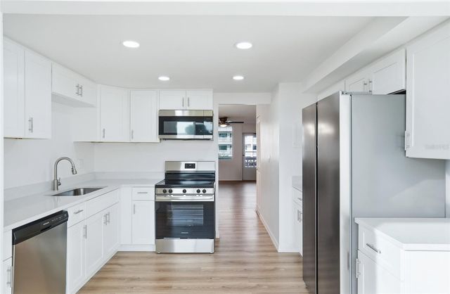 5095 BAY STREET NE 210, St Petersburg, FL 33703