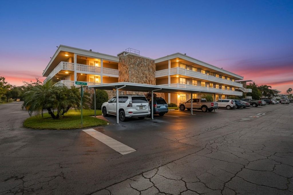 5095 BAY STREET NE 210, St Petersburg, FL 33703