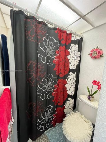 525 W 69th St 207, Hialeah, FL 33014