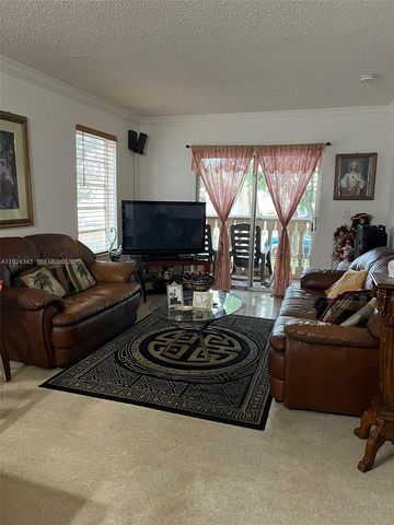 525 W 69th St 207, Hialeah, FL 33014