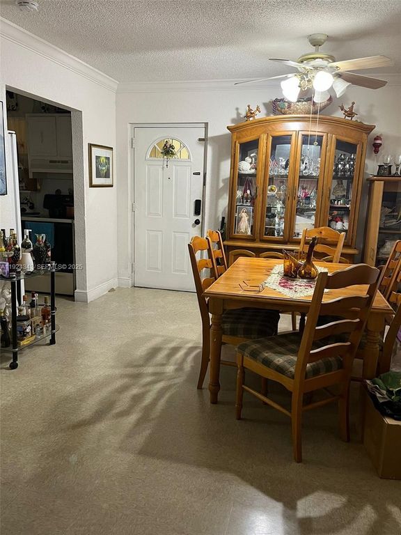 525 W 69th St 207, Hialeah, FL 33014