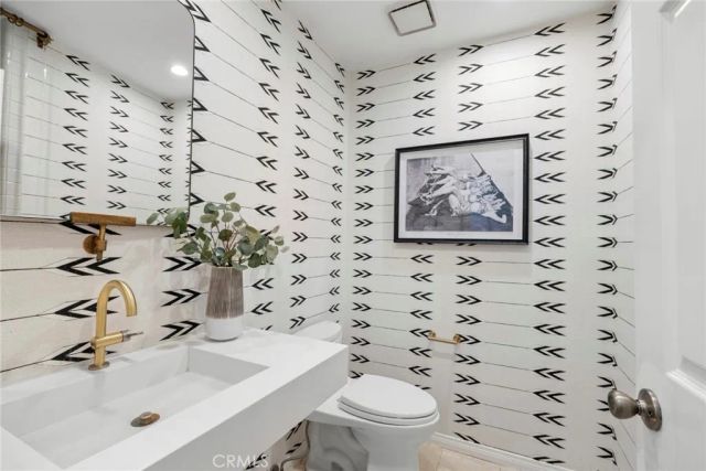 1998 Port Edward Circle, Newport Beach, CA 92660