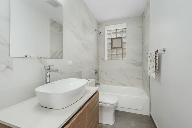 1347 W Estes Avenue F2, Chicago, IL 60626