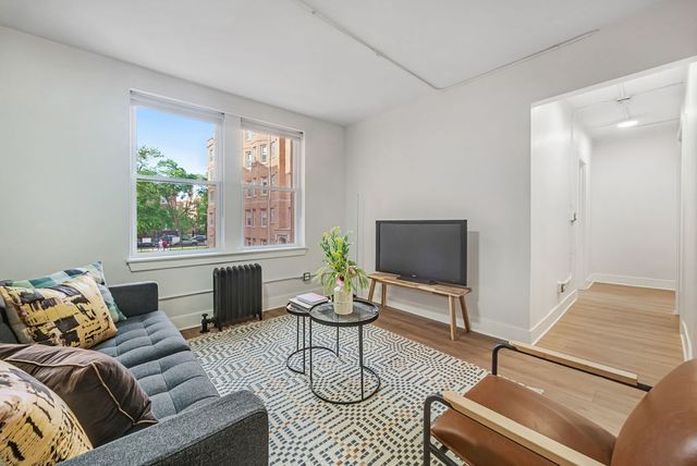1347 W Estes Avenue F2, Chicago, IL 60626