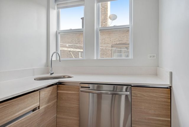 1347 W Estes Avenue F2, Chicago, IL 60626