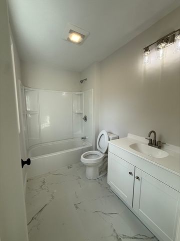 63 North St B, Worcester, MA 01605