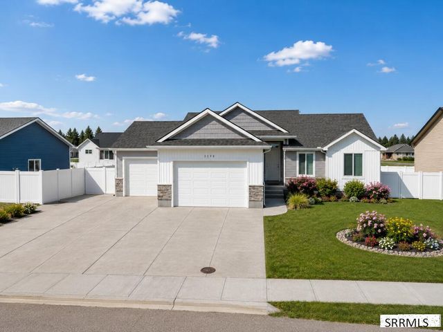 3898 N Catalina Avenue, Idaho Falls, ID 83401