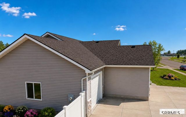 3898 N Catalina Avenue, Idaho Falls, ID 83401