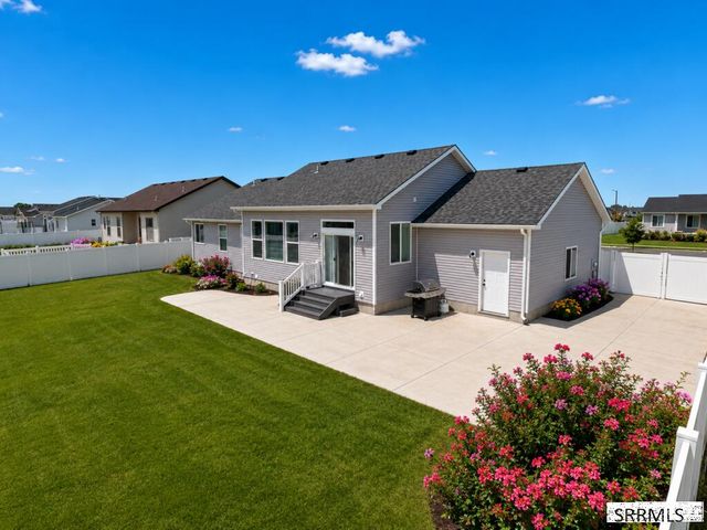 3898 N Catalina Avenue, Idaho Falls, ID 83401