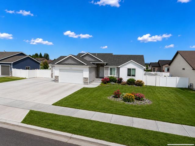 3898 N Catalina Avenue, Idaho Falls, ID 83401