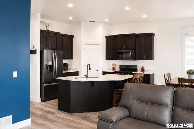 3898 N Catalina Avenue, Idaho Falls, ID 83401