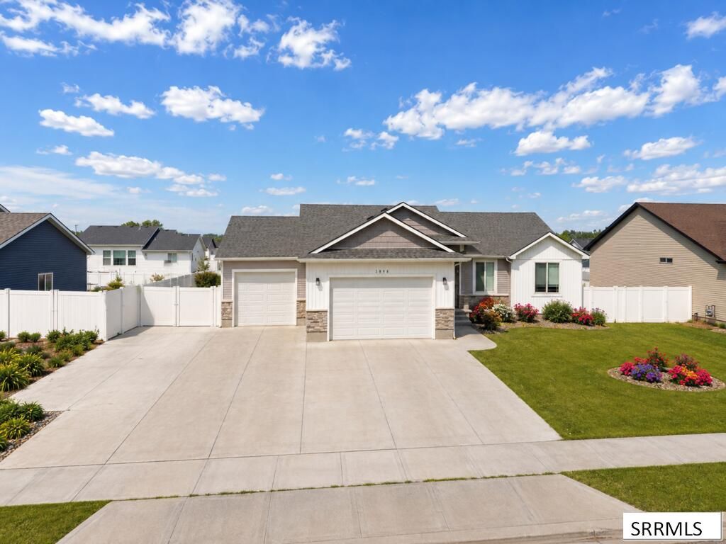 3898 N Catalina Avenue, Idaho Falls, ID 83401