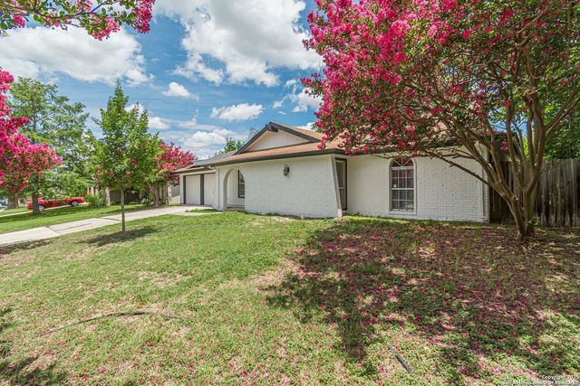 5827 Burkley Springs, San Antonio, TX 78233