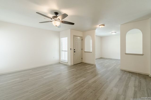 5827 Burkley Springs, San Antonio, TX 78233