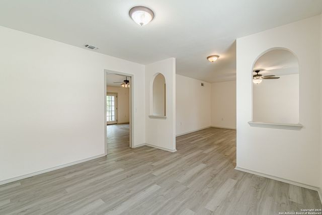 5827 Burkley Springs, San Antonio, TX 78233