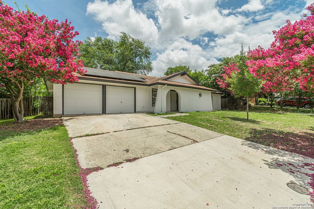 5827 Burkley Springs, San Antonio, TX 78233