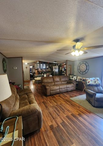 425 Coralvine Drive, Chipley, FL 32428