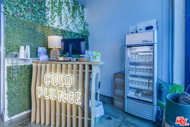 7916 Santa Monica Boulevard, West Hollywood, CA 90046