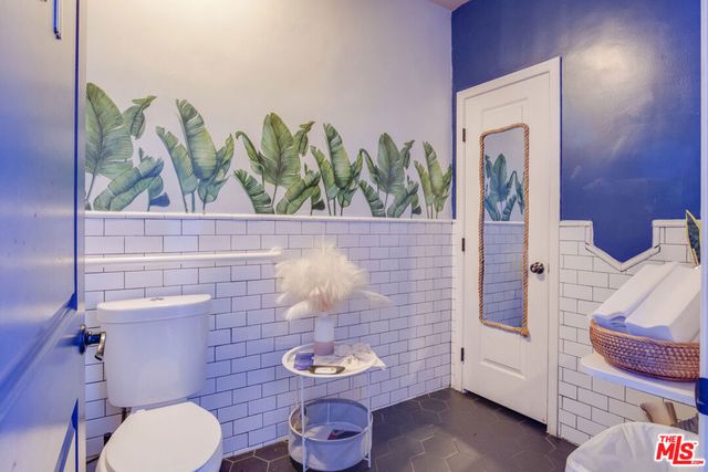 7916 Santa Monica Boulevard, West Hollywood, CA 90046