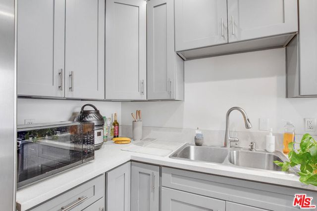 7916 Santa Monica Boulevard, West Hollywood, CA 90046