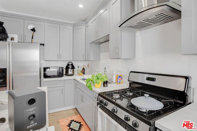 7916 Santa Monica Boulevard, West Hollywood, CA 90046