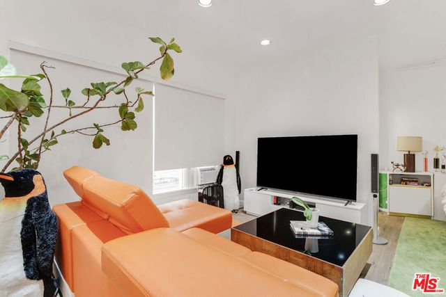 7916 Santa Monica Boulevard, West Hollywood, CA 90046