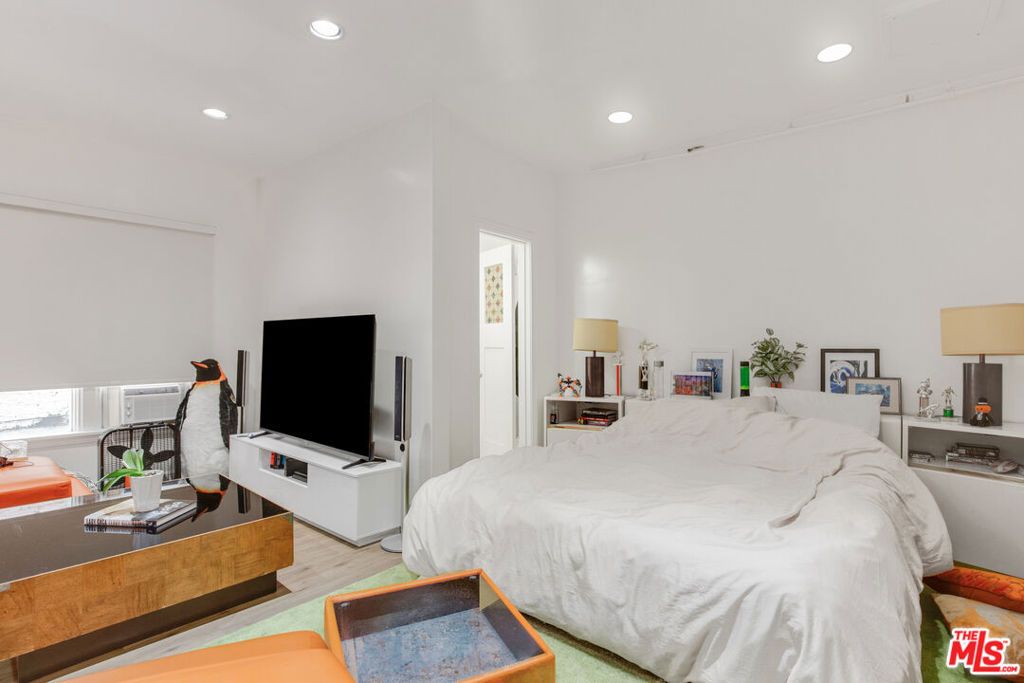 7916 Santa Monica Boulevard, West Hollywood, CA 90046 — photo 5