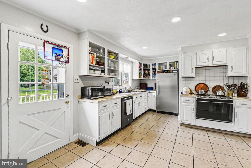 Image 9 of property listing at 52 ARDEN RD, North East, MD 21901