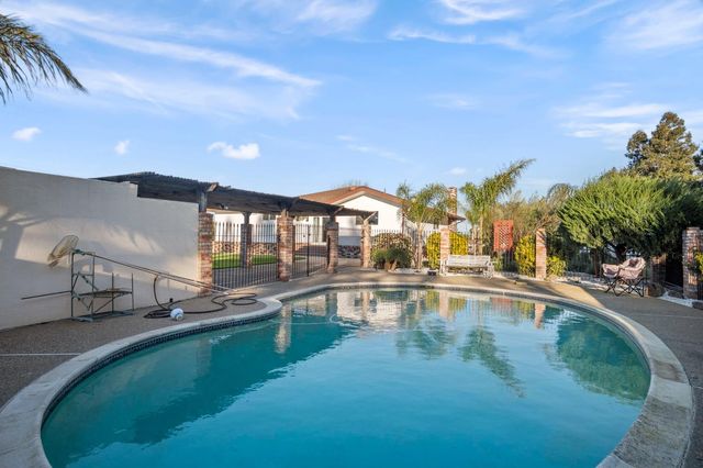 20201 N Dustin Rd, Acampo, CA 95220