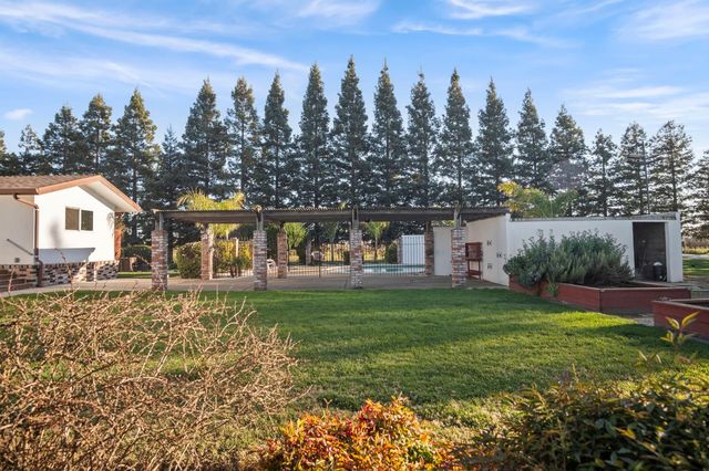 20201 N Dustin Rd, Acampo, CA 95220