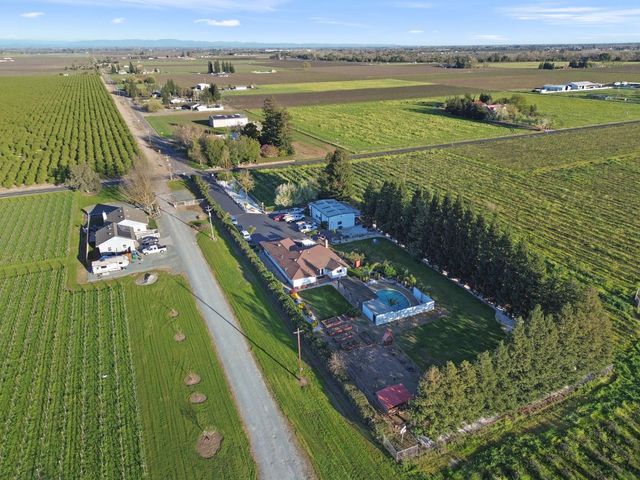 20201 N Dustin Rd, Acampo, CA 95220