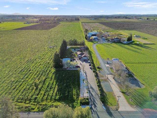 20201 N Dustin Rd, Acampo, CA 95220