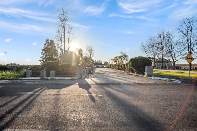 20201 N Dustin Rd, Acampo, CA 95220