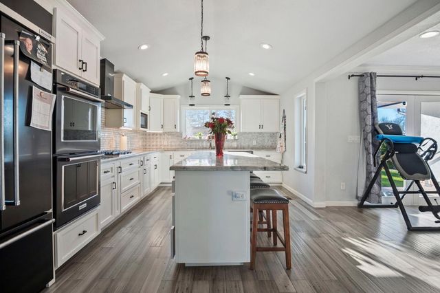 20201 N Dustin Rd, Acampo, CA 95220