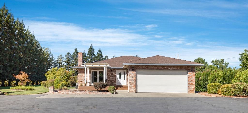 20201 N Dustin Rd, Acampo, CA 95220