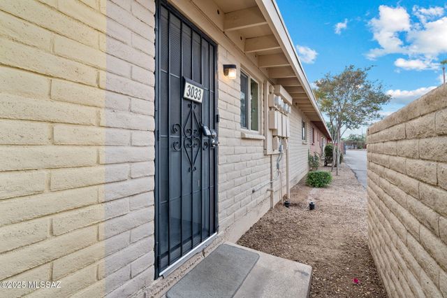 3033 E Blacklidge Drive, Tucson, AZ 85716