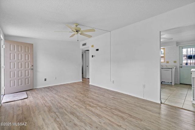 3033 E Blacklidge Drive, Tucson, AZ 85716