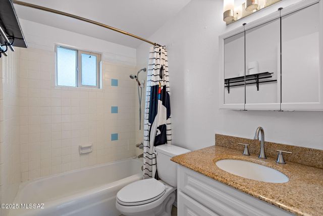 3033 E Blacklidge Drive, Tucson, AZ 85716