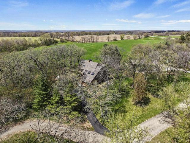 6421 Woodland Trail, Dane, WI 53529