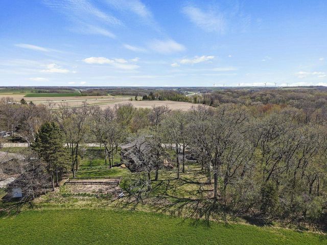 6421 Woodland Trail, Dane, WI 53529