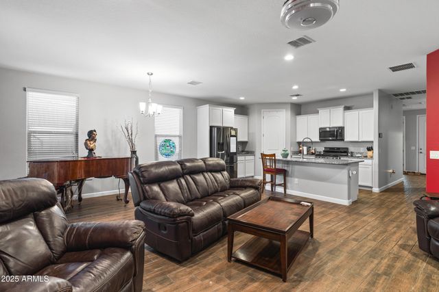 10762 W BRONCO Trail, Peoria, AZ 85383