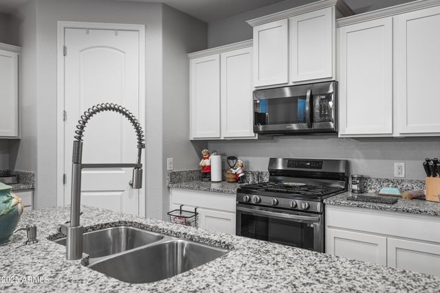 10762 W BRONCO Trail, Peoria, AZ 85383