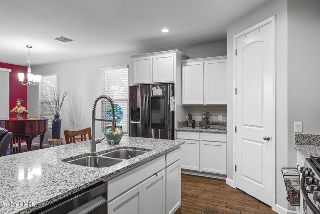 10762 W BRONCO Trail, Peoria, AZ 85383